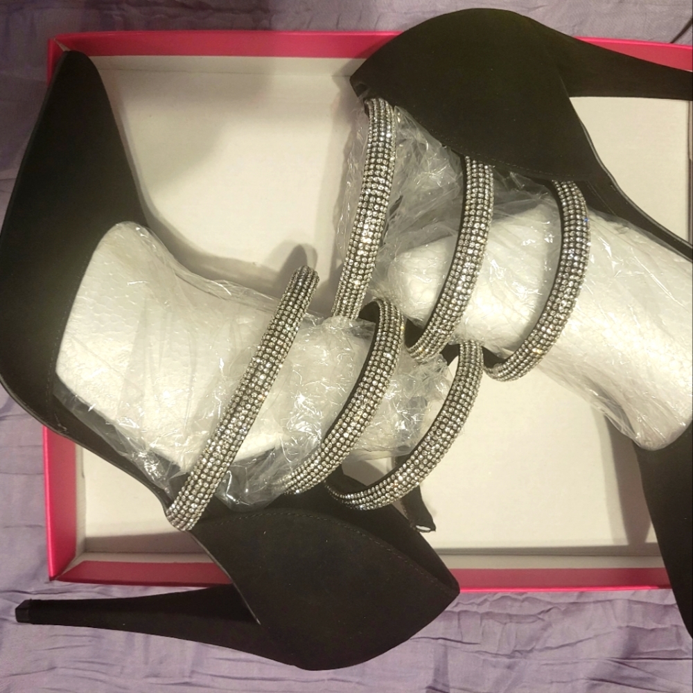 Shoe Dazzle Size 11 Black Heels